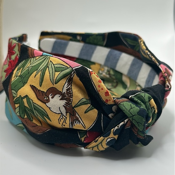 Handmade Floral Print knotted Headband - Picture 5 of 5